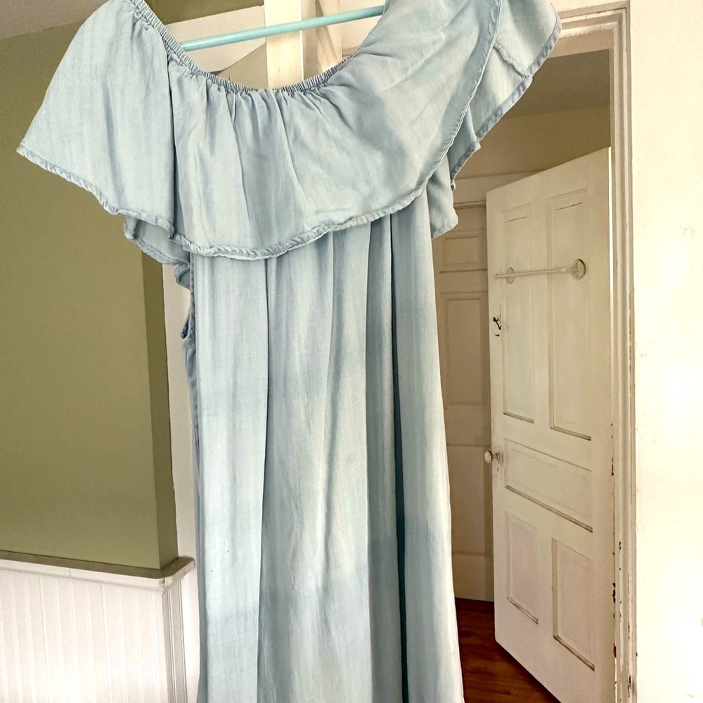 Blue chambray summer dress. Fits XL and 1X. Good condition, sleeveless.